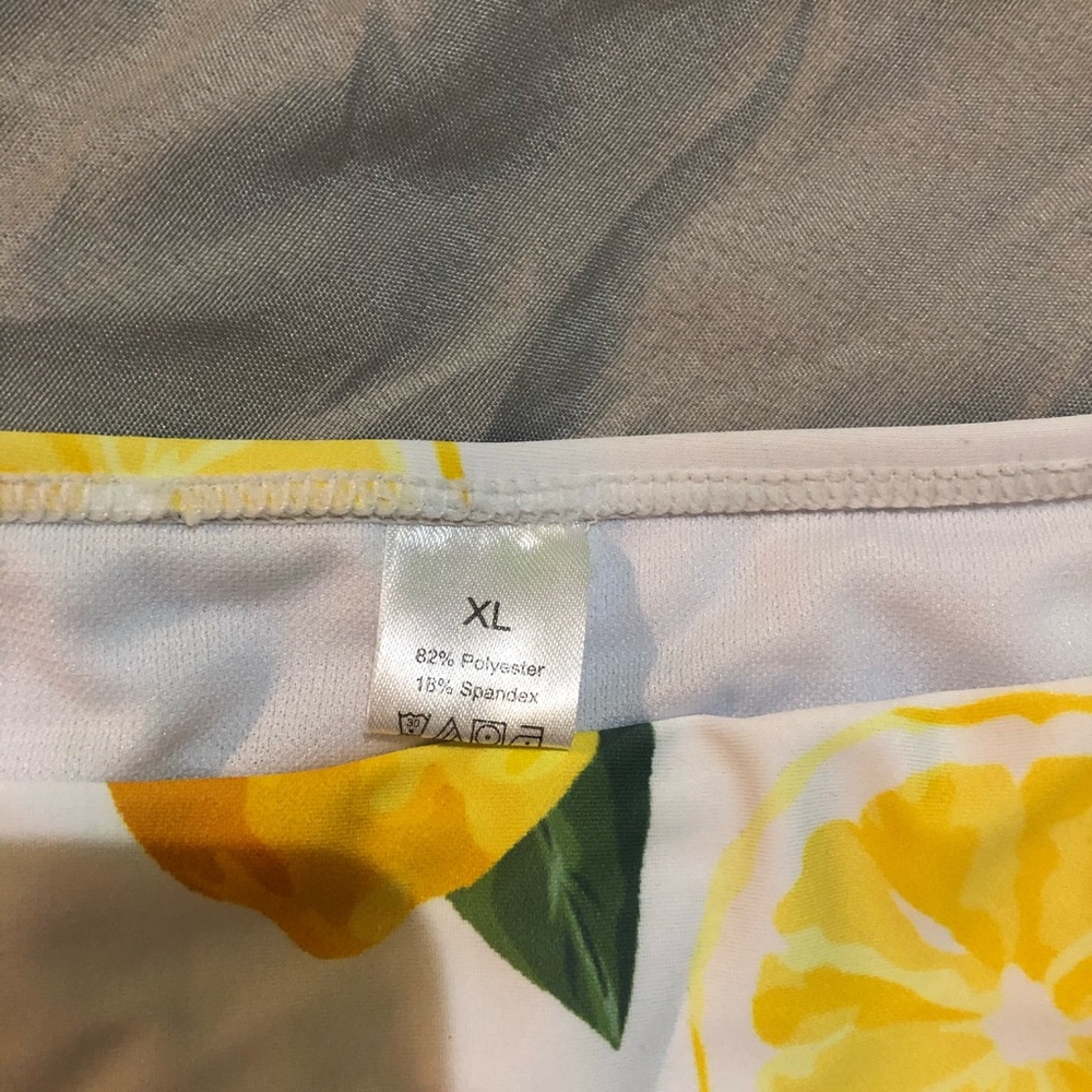 🍋 Lemon Pattern Bathing Suit - Picture 5 of 10